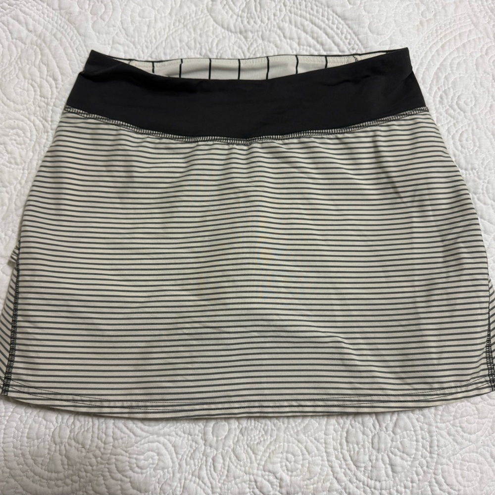 Lululemon Run Gray and White Striped Skirt